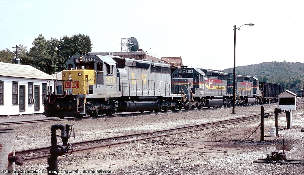 Louisville & Nashville SD40-2's #3578, 8114 and 8115, returning an ELFX hopper train to a Kentucky coal mine for reloading, pass in front of the Yard Office 